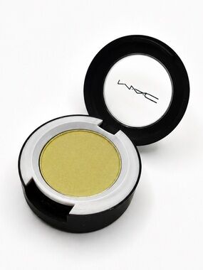 MAC Cosmetics Powder Kiss Soft Matte Eyeshadow - Per-Suede Me